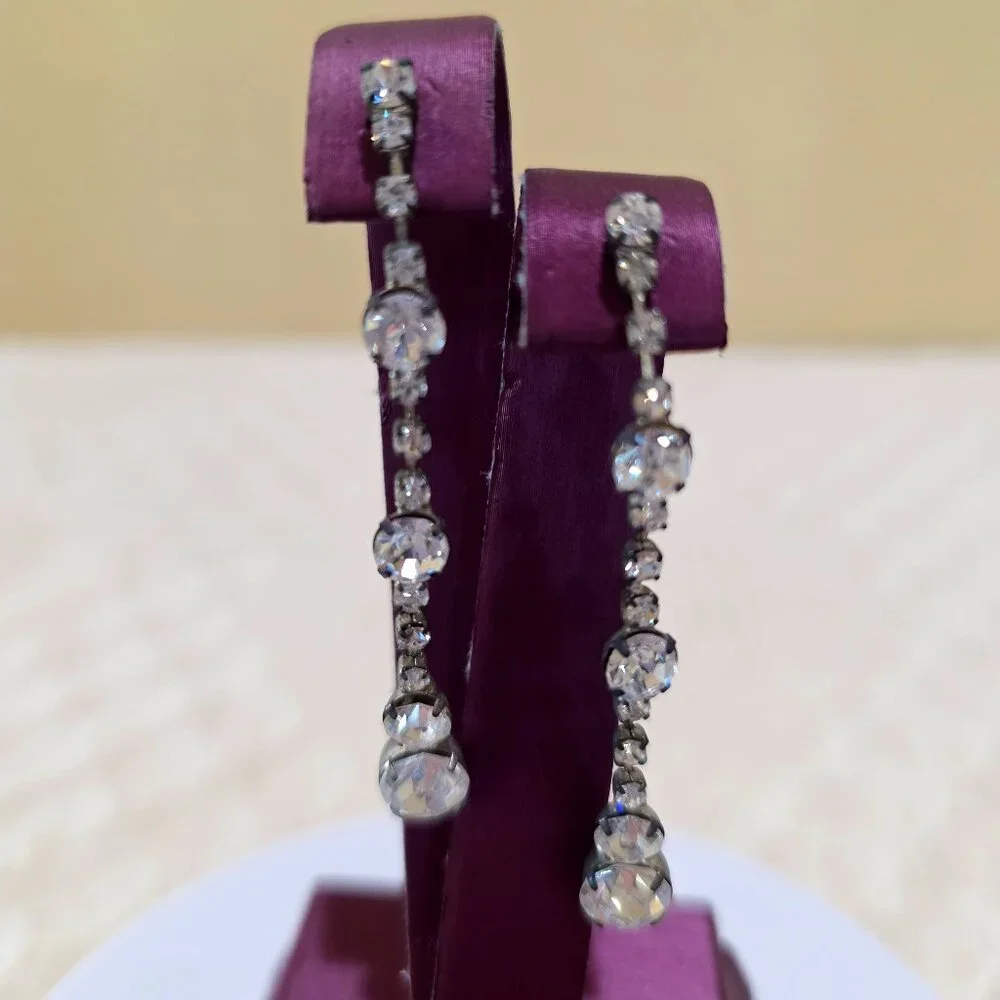 Vintage Prong-Set Round White Rhinestones Elegant Dangle Pierced Earrings